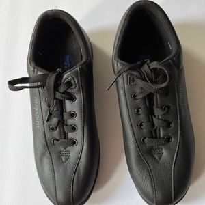 Womens Easy Spirit (API) Black Walking Shoes